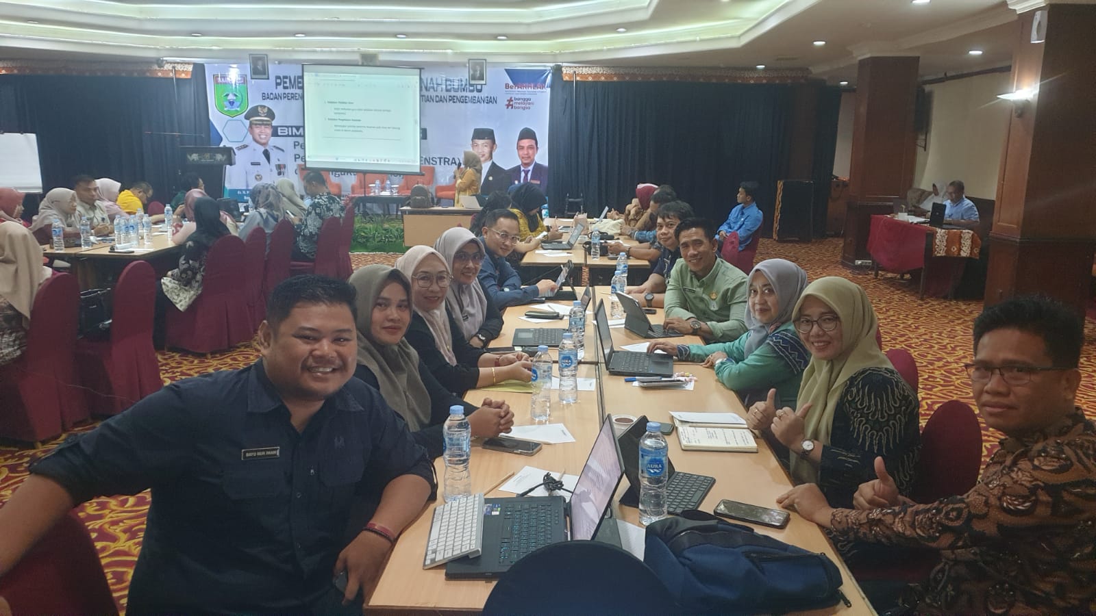 Bimtek Penyusunan Renstra dan Pengukuran Kinerja SKPD Tanah Bumbu : Kelompok Lima Terapkan AI dalam Simulasi Penyusunan Renstra
